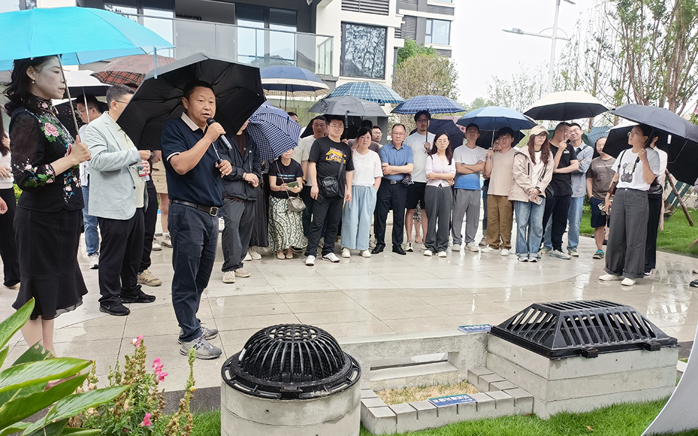 市住建委领导带领海绵城市项目建设现场培训会参观团到金和天玺观摩